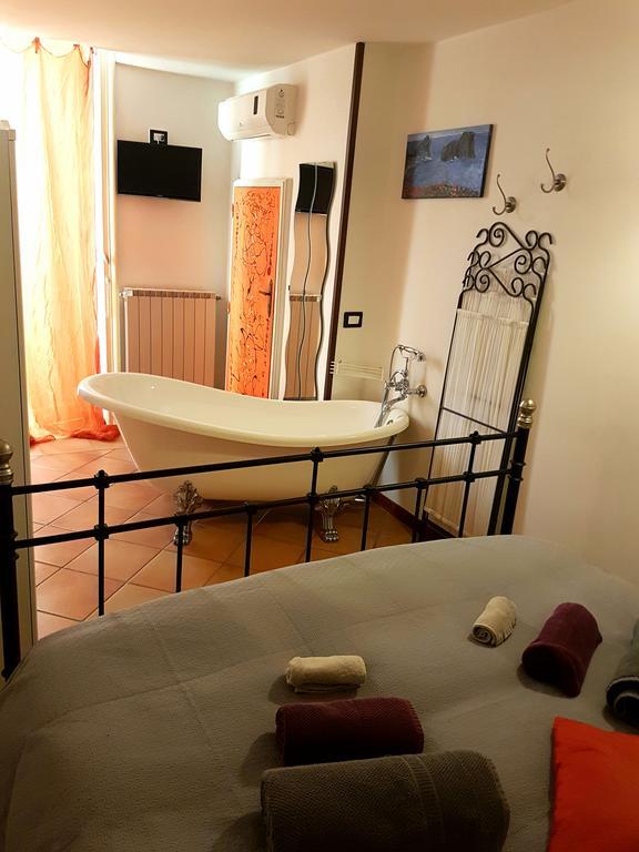 B&B Via Dei Mille เนเปิลส์ ห้อง รูปภาพ